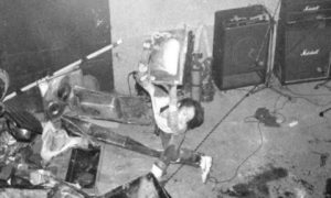Hanatarash live on stage
