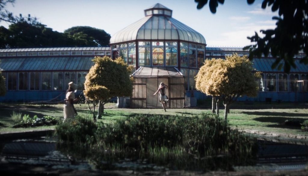 Glasshouse (2021) Film Review Horror of Fleeting Memories